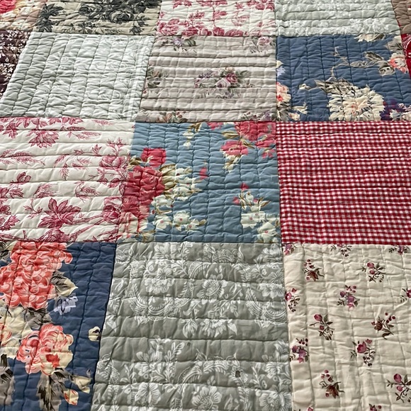 Pottery Barn queen quilt - Providence pattern patchwork - Picture 6 of 6